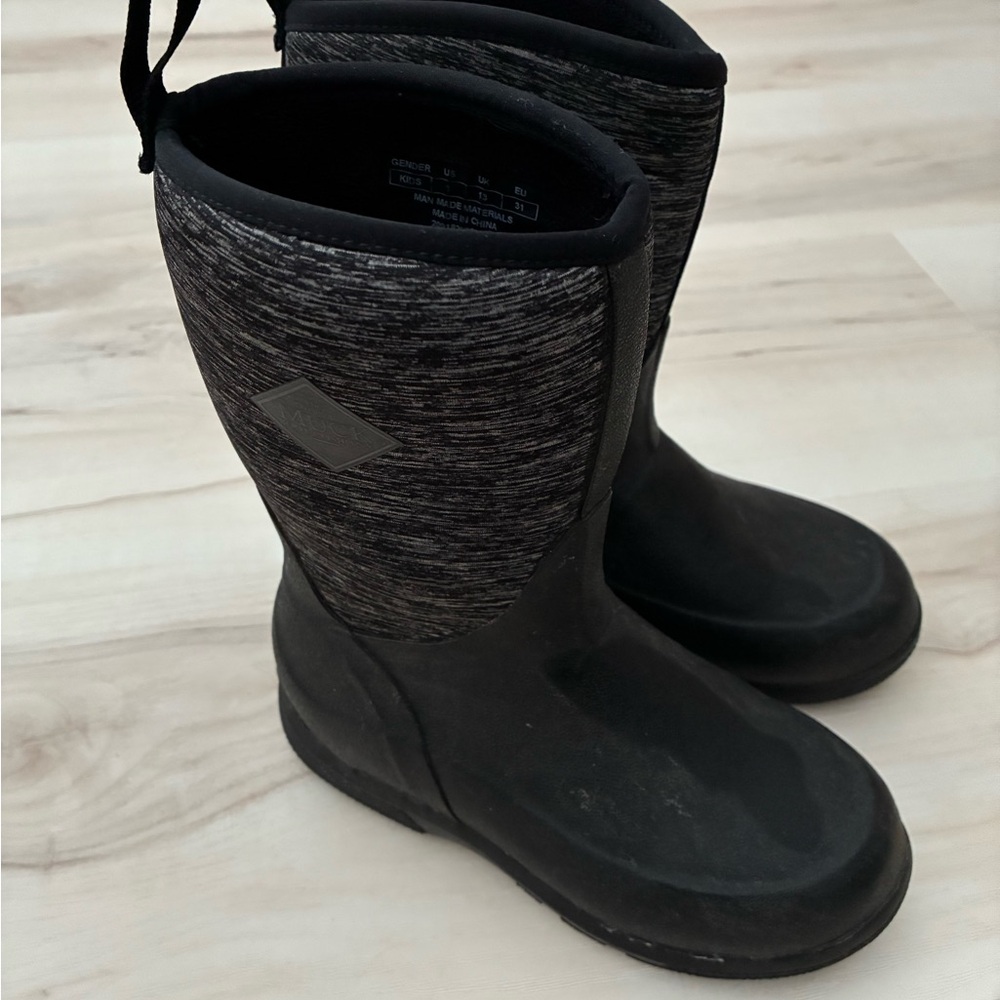 Black and gray muck Boots